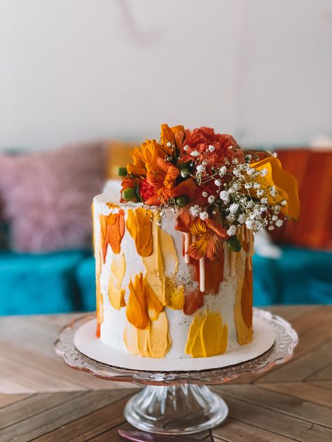 Orange Colored Cake, Orange Birthday Cake For Women, Orange And Green Cake, Orange Color Cake Birthday, Orange Theme Cake, Burnt Orange Cake, Orange Color Cake, Orange Cake Decoration, Orange Birthday Cake