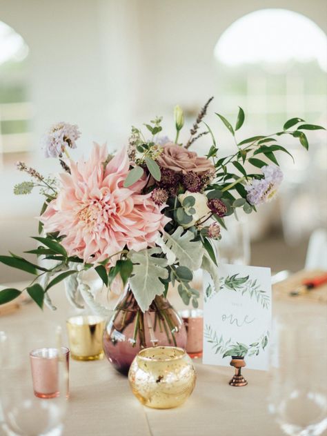 Round Table Reception Centerpieces, Small Centerpieces Wedding Round Table, Garden Wedding Centerpieces Round Table, Bud Vases Centerpiece Round Table, Round Table Bud Vases, Bud Vase Centerpiece Round Table, Bud Vases Round Table Wedding, Vencanje Dekoracija, Round Table Setting Ideas Wedding