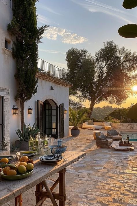 Mediterranean Style Homes: Classic and Elegant - Quiet Minimal Mediterranean House Backyard, Mediterranean Backyard Design, Meditarian House, Hacienda Style House, Mediterranean Backyard Ideas, Mediterranean House Exterior, Outdoor Entertaining Ideas, Mediterranean Backyard, Mediterranean Life