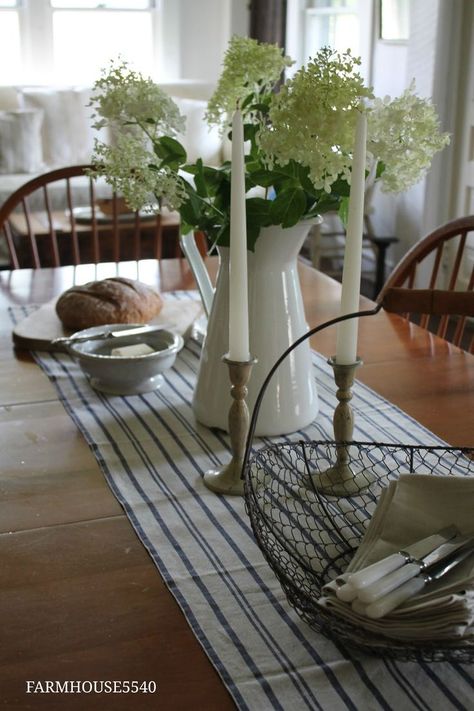 Lovely centerpiece ideas! Rustic Farmhouse Dining Room, Farmhouse Bedding Sets, Farmhouse Dining Room Table, Farmhouse Table Decor, Farmhouse Bedding, Farmhouse Dining Room, Farmhouse Dining, Table Ideas, Farmhouse Living