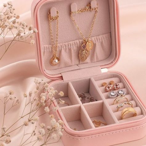 Travel Jewelry Organizer #jewelrycase ★ Best drawer, wall, closet, box, and stand jewelry organizer ideas to keep your belongings in order. #homedecor #jewelryorganizer #organizer #jewelryhanging #jewelrystand Jewellery Organizer, Pink Jewelry Box, Travel Jewelry Organizer, Personalized Jewelry Box, Leather Jewelry Box, Travel Jewelry Box, Rings Necklace, Travel Jewelry Case, Jewelry Organizer Box