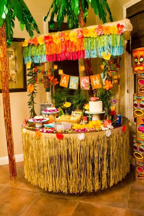 Luau Birthday Hawaiin Party Ideas Luau Decorations, Sweet 16 Luau, Hawaii Birthday Theme, Hawaii Theme Party Decorations, Hawian Theme Party, Hawaiin Party Ideas, Hawaiian Theme Party, Luau Party Ideas, Hawaiian Theme Party Decorations