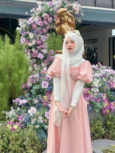 Hijabi Cottagecore Outfits, Coquette Muslim Outfit, Coquette Hijabi Outfits, Pink Hijab Outfit, Hijab Pink, Outfits Muslim, Estilo Hijab, Hijabi Fits, Modest Casual Outfits