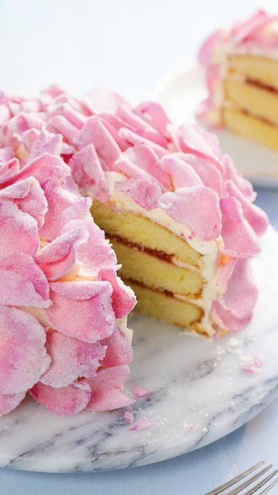 Rose Cake Recipe, Rose Petal Cake, Petal Cake, 8 Inch Cake, Rose Recipes, Recipe Simple, Pastry Brushes, Beautiful Cake, Rose Cake