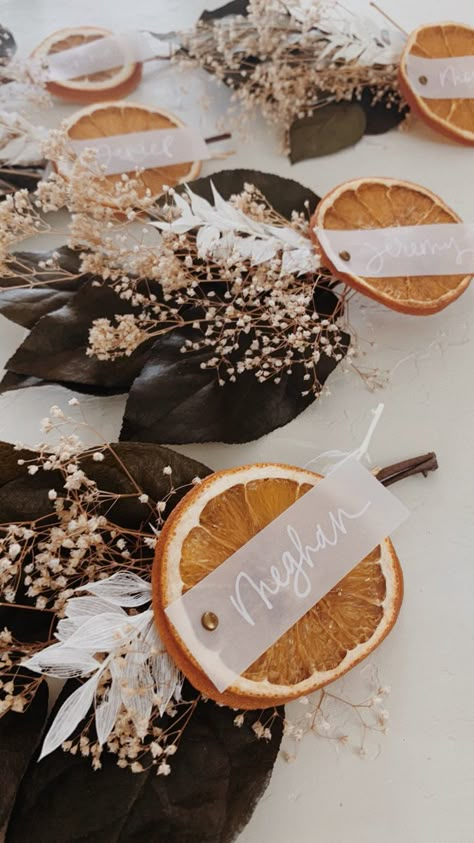 Dried Orange Place Cards, Orange Slice Place Card, Friendsgiving Place Cards, Dried Orange Tablescape, Boho Place Cards, Dried Oranges Wedding, Dried Orange Wedding, Orange Place Cards, Place Card Ideas