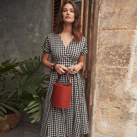 39 French Fashion Brands Every Girl Should Know | Who What Wear UK French Style Dresses, French Style Clothing, Style Parisienne, Best Summer Dresses, Fashion Dresses Online, Moda Paris, Checkered Dress, Outfit Trends, Vestidos Vintage