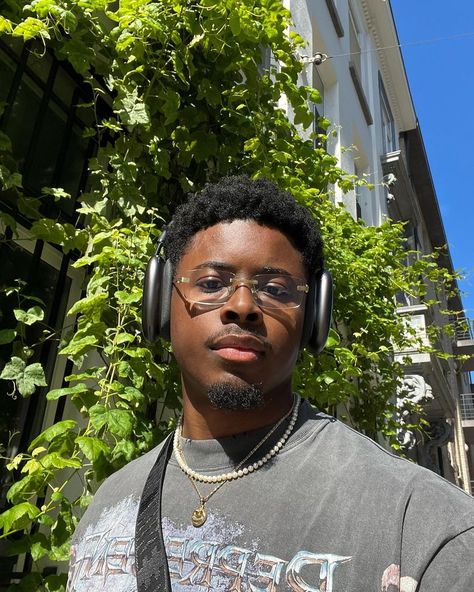 Eating Good, Black Men Haircuts, Dark Skin Men, Portrait Model, Dark Theme, Black Men Street Fashion, Pelo Afro, Black Men Hairstyles, Cute Black Guys