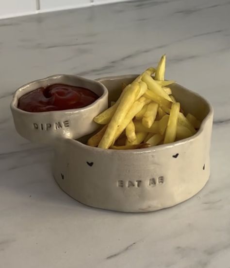 Fries And Ketchup, Ceramic Japanese, Sushi Platter, Diy Bowl, Clay Artist, Clay Plates, Diy Air Dry Clay, Chip And Dip Bowl, Cerámica Ideas