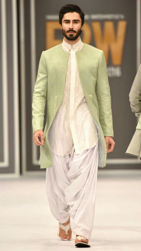 Pak India Fashion Men, Indian Groom Dress, Man Dress Design, Mens Traditional Wear, Mens Indian Wear, Wedding Kurta For Men, Mehendi Outfit, Groom Dress Men, Indian Groom Wear