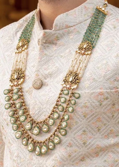 Monzonite Jewellery, Green Kundan Jewellery, Groom Mala, Pearl Bridal Jewelry Sets, Wedding Jewelry Sets Bridal Jewellery, Bridal Necklace Designs, Neck Pieces Jewelry, Antique Necklaces Design, New Gold Jewellery Designs