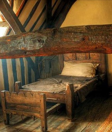 medieval bed Hunter Bedroom, Medieval Bed, Medieval Bedroom, Medieval Cottage, Alcove Bed, Medieval Decor, European Cottage, Bedroom Drawing, House Loft