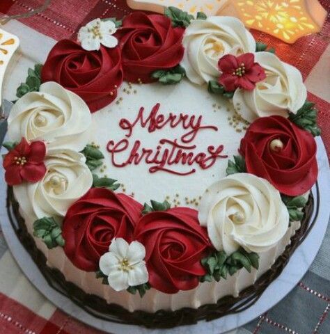 Christmas Sheet Cakes Decorated, Round Christmas Cake Designs, Simple Christmas Cake Decorations, Poinsettia Cake, Merry Christmas Cake, Christmas Cupcakes Recipes, Christmas Cookie Cake, Christmas Themed Cake, Queen Cakes