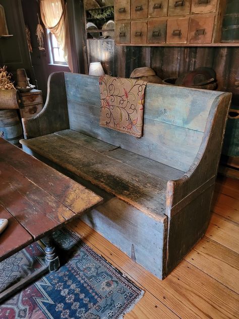 Antique Decorating, Prim Kitchen, Primitive Country Kitchen, Primitive Interiors, Primitive Bench, Antler Crafts, Wooden Bookshelf, Antique Bench, Painting Antique Furniture