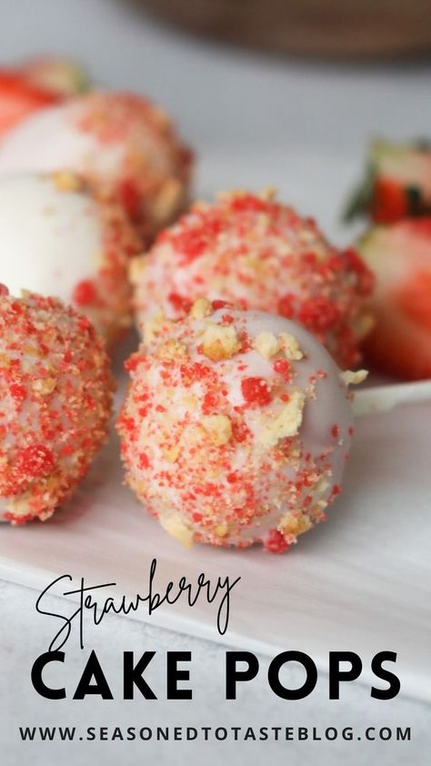 Strawberry Crunch Topping, Easy Strawberry Cake, Cake Pop Boxes, Crunch Topping, Cake Pop Recipe Easy, Strawberry Cake Pops, Strawberry Crunch Cake, Valentine Cake Pop, Cake Ball Recipes