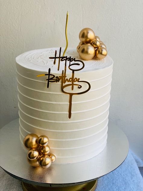 White And Gold Birthday Cake For Men, Birthday Cake For Men Unique, Mens Cakes Birthday For Men Simple, White Buttercream Cake Design, Buttercream Cakes For Men, Simple Butter Cream Cake Design, White Cake For Men, White Black And Gold Cake, Men Birthday Cake Ideas Guys