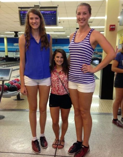 Height Comparison | Tall Women - Female Height Comparison | Pinterest Volleyball Memes, Volleyball Humor, Tall People, Short People, Volley Ball, Girl Problems, Funny Couples, Volleyball Players, Tall Girl