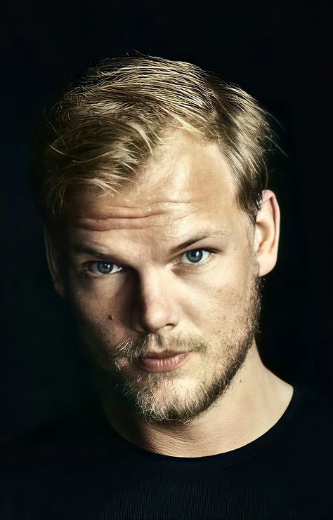 Tim Bergling, 90s Wallpaper, Hot Damn, Avicii, Dark Art Illustrations, Famous Singers, Love You Forever, Your Music, Favorite Celebrities