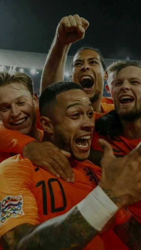 Netherlands World Cup, Memphis Depay, Football Wallpapers, Virgil Van Dijk, Best Football Players, Football Images, Football Art, Van Dijk, Soccer Girl