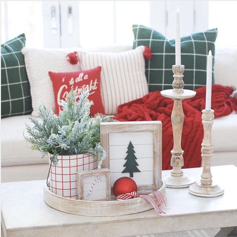 Rustic Kitchen Decor Ideas, Living Room Ideas Rustic, Christmas Tray Decor, Farmhouse Home Design, Cozy Christmas Living Room, Appetizer Tray, Christmas Tray, Unique Holiday Decor, White String Lights