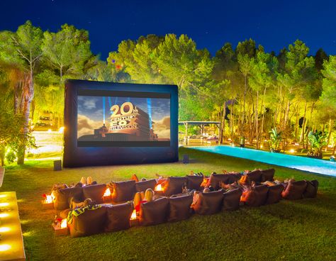 Private Cinema - Cinema Paradiso Ibiza Cinema Outdoor Ideas, Outdoor Home Cinema, Outdoor Cinema Garden, Outdoor Movie Theater Backyard, Modern Patio Decor, Home Decor Exterior, Cinema Outdoor, Minimalistic Furniture, Private Cinema