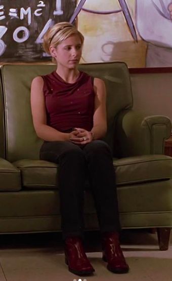 buffy season 3 style consequences Buffy Summers Outfits Style, Buffy Outfits, Sarah Michelle Gellar Buffy, Buffy Style, 90 Style, City Life Photography, Michelle Gellar, Stylish Lady, 90s Tv