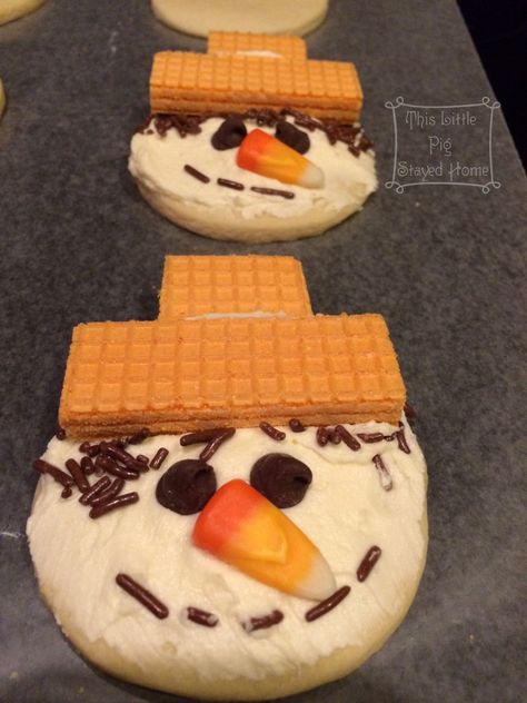 Scarecrow cookies. November Cooking Projects For Kids, Preschool Fall Snack Ideas, Scarecrow Food Ideas, Toddler Thanksgiving Snacks, Halloween Edible Crafts For Kids, Scarecrow Snacks For Kids, Scarecrow Snack Preschool, Fun Snacks For Kids To Make, Scarecrow Desserts