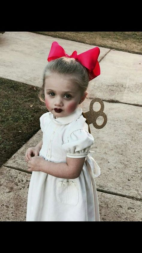 100 Cool Halloween Costume for Kids for 2019 - Hike n Dip Windup Doll, Wind Up Doll, Diy Fantasia, Halloween Makeup Look, Best Friend Halloween Costumes, Halloween Fest, Doll Halloween Costume, Halloween Costumes For 3, Diy Halloween Costumes For Kids