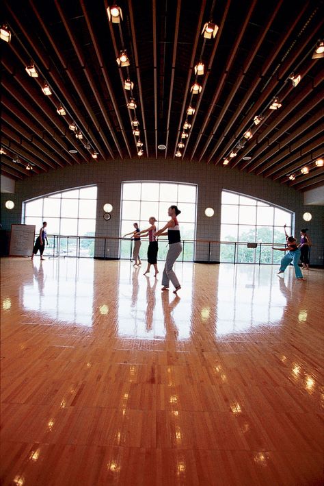 dance studio Dance Studio Storage, Beautiful Dance Studio, Dream Dance Studio, Luxury Classroom, Huge Classroom, Dance Studio Aesthetic, Studio Hacks, Dance Classroom, Dancing Studio