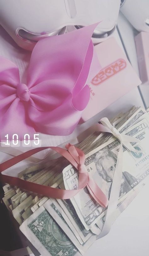 Girly , baddie , money , aesthetic picture ideas Aesthetic Money Picture, Pink Dream Board, Girly Money Aesthetic, 2020 Baddie Aesthetic, Girly Asthetic Photos, Random Pictures Girly, Aesthetic Pictures Money, Baddie Money Aesthetic, Cute Random Pictures