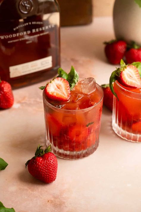 Hot Honey Strawberry Bourbon Smash - The G & M Kitchen Hot Honey Strawberry Bourbon Smash, Honey Recipes Healthy, Bourbon Dessert, Honey Strawberry, Cream Puff Dessert, Hot Honey Recipe, Honey Cocktail, Puff Dessert, Bourbon Smash