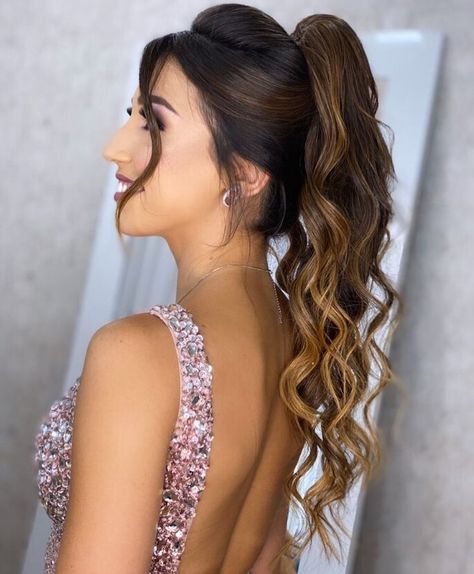 35 peinados de novia cola de caballo: los más 'chic' para brillar en tu boda - página 1 Cabello Hair, Guest Hair, Elegant Wedding Hair, Quince Hairstyles, Curly Hair Styles Easy, Fast Hairstyles, Penteado Cabelo Curto, Bride Hairstyles, Hair A