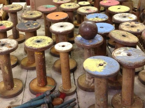 Ideas on different things I can do with these yummy old spools? Large Wooden Spools, Wooden Spool Projects, Wooden Spool Crafts, Spools Of Thread, Spool Crafts, Bathroom Crafts, Fire Pit Furniture, Wood Spool, How To Clean Silver