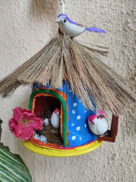 Bird House From Plastic Bottle, Diy Balcony Ideas, Balcony Decoration Ideas, Diy Balcony, Beautiful Birdhouses, Balcony Decoration, Diy Bottle Crafts, Bird Houses Diy, Clay Craft