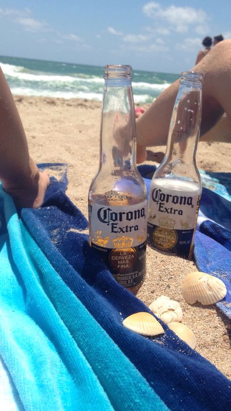 Beer At The Beach, Vacation In Florida, Alcoholic Drinks Pictures, Beach Beer, Pretty Alcoholic Drinks, Chilled Beer, Waves Crashing, Driving Photography, Europe Summer