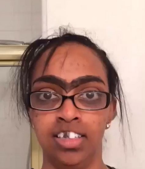 Internet challenge goes very, VERY wrong and people are freaking out Funny Eyebrows, Big Eyebrows, Social Media Challenges, Makeup Fails, Makeup Humor, 10 Funniest, Girl Haircuts, Haircuts For Medium Hair, Girls Makeup