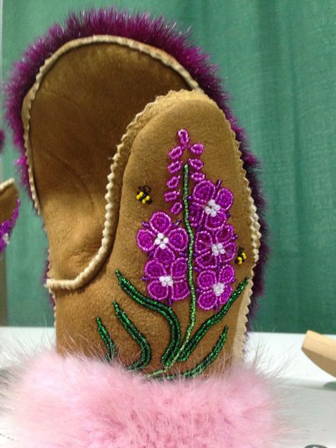 Fireweed Embroidery, Beaded Fireweed, Beading Moccasins, Beaded Gloves, Moccasin Pattern, Native American Beadwork Patterns, Native Beading, Beaded Moccasins, Native Beading Patterns