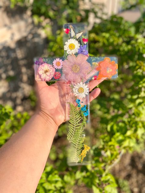 "Beautiful large resin crystal clear cross with real flowers in cased. What a beautiful addition to any room in your home. I can make these beautiful pieces in any flower colors of your choosing. The listing is for one 12.5\" x 7.5\" x .5\"cross. All crosses will come with a sawtooth hanger on the back. Ideas: * Birthday gift * Anniversary * Wedding * Babies room * Sweet 16 * Graduation * Memorial * Father's Day * Mother's Day * Christmas * Easter * Couple gifts * Bridesmaid gifts Make sure to c Pressed Flowers Resin, Resin Letters, Flowers Resin, Stock Flower, Diy Resin Projects, 1st Communion, Sea Shell Decor, Led Fairy Lights, Light Letters