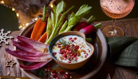 Whipped feta dip with pomegranate and za’atar recipe Easy Festive Desserts, Easy Vegetable Curry, Zaatar Recipe, Whipped Feta Dip, Recipes Veg, Creamy Feta, Roasted Red Pepper Hummus, Red Pepper Hummus, Feta Dip