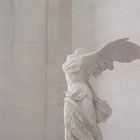 nike statue in marble at the louvre in paris White Greek Statue Aesthetic, Greek Core, Daphne Aesthetic, Ballet Academia, Parisienne Aesthetic, Mind Aesthetic, Art Greek Mythology, Mythology Aesthetic, Aesthetic Statue