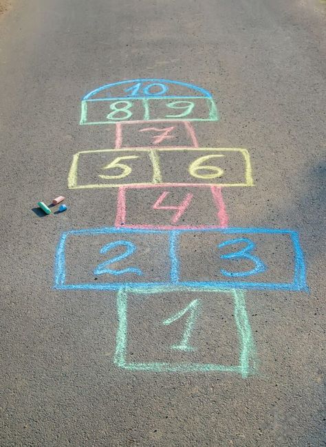 7 Simple Outdoor Games to Play with Kids in the Backyard Simple Outdoor Games, Hopscotch Ideas, Outdoor Games To Play, Backyard Games Kids, Games To Play With Kids, Outside Games, Art Activities For Toddlers, Games Kids, Summer Fun List