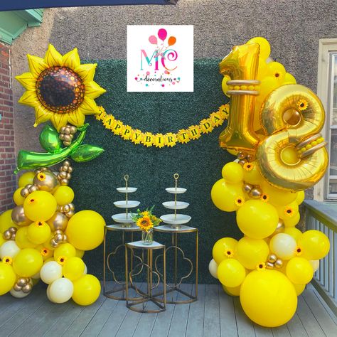 Sunflower Balloon Garland, Sunflower Balloon, Ballon Column, Birthday 27, Birthday 30, Sunflower Party, Balloon Creations, Daisy Party, Snow White Party