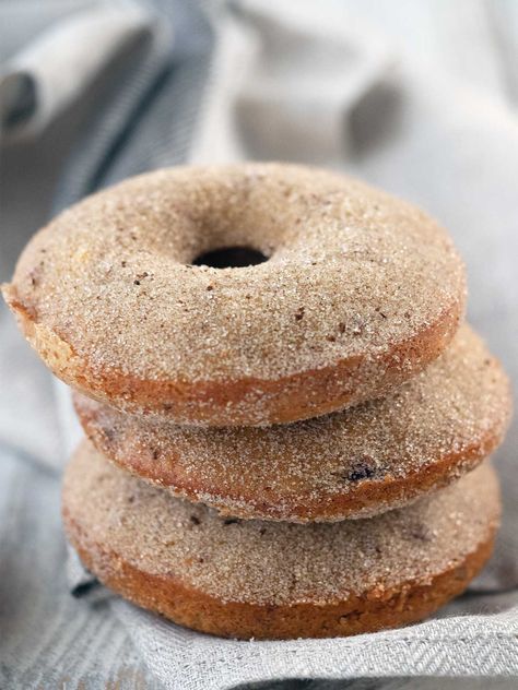 These baked date donuts will be gone in 60 seconds and are far superior to anything you will buy at the shops. Toss in cinnamon sugar that has been elevated with vanilla powder. A simple melt and mix recipe resulting in baked fluffy delicious donuts. Vanilla Frosted Donut, Pig Candy, Vanilla Bean Powder, Sugar Donut, Apple Muffins, Pies Maker, Candied Bacon, Cinnamon Toast, Delicious Donuts