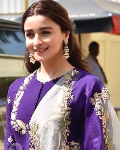 Alia Bhatt In Kalank, Purple Anarkali, Alia Bhatt Photoshoot, Pakistani Bridal Dresses, Amazing Ideas, Dresses Ideas, Anarkali Dress, Pakistani Bridal, Party Outfits