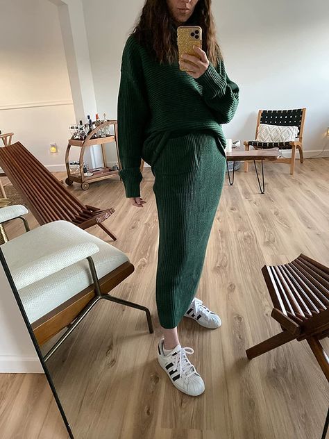 Sweater Skirt Set With Sneakers, Ribbed Sweater Set, 2 Piece Sweater Skirt Set Outfit, Knit Sweater Skirt Outfit, Sweater Skirt Set Outfit, Sweater Set Outfits, Sweater Skirt Outfit, Turtleneck Outfits, Shorts Pattern Free