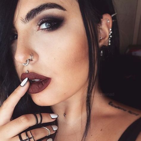 Septum Medusa Piercing, Bedazzled Jewelry, Double Nose Ring, Double Nose Piercing, Nostril Ring, Nose Piercing Hoop, Bold Makeup Looks, Medusa Piercing, Face Piercings