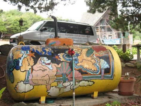 Canned Heat: 12 Folk Art Painted Residential Propane Tanks | Urbanist Paint Propane Tank, Propane Tank Ideas, Mini Subs, Propane Tank Art, Propane Tanks, Tank Art, Farm Art, Canned Heat, Propane Tank