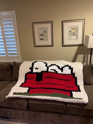 TheblanketqueenGifts - Etsy Canada Snoopy Winter, Chunky Blanket Pattern, Chunky Knit Blanket Pattern, Snoopy Blanket, Chunky Knit Blankets, Chunky Yarn Blanket, Snoopy Dog House, Chunky Crochet Blanket Pattern, Brown Blanket