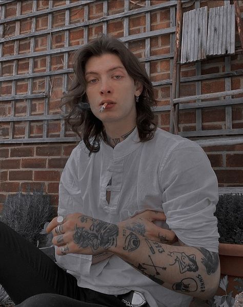 Grunge Guy Aesthetic, Loic Williams, Grunge Guy, Boys Long Hairstyles, Boy Tattoos, Aesthetic Boys, Long Hair Styles Men, Aesthetic Vintage, Pretty Men