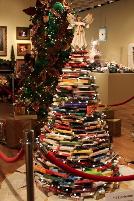 31 Decorating Ideas from OMA's Festival of Trees Fete Saint Patrick, Book Christmas Tree, Big Christmas Tree, Plastic Christmas Tree, Book Tree, Alternative Christmas Tree, Office Christmas Decorations, Ultimate Christmas, Cool Christmas Trees