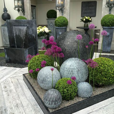 Garden Spheres, Garden Balls, Back Garden Design, Flower Garden Design, Have Inspiration, Outdoor Gardens Design, Backyard Garden Design, Chelsea Flower, Chelsea Flower Show